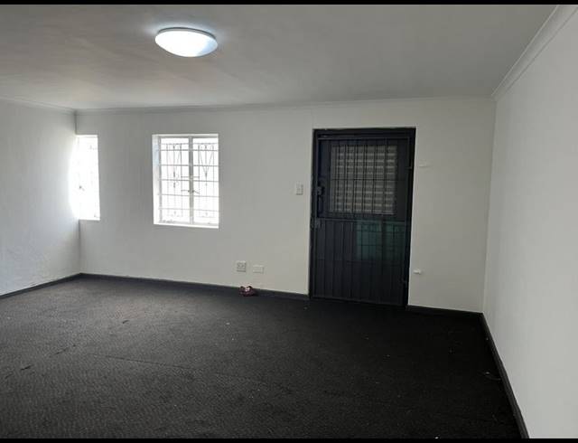 INDUSTRIAL PROPERTY TO RENT IN WOODSTOCK